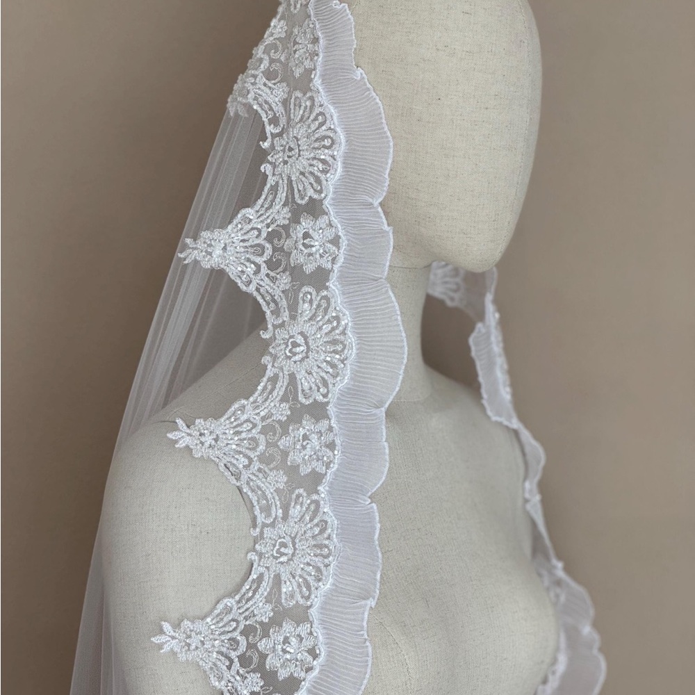 White Lace Edge Bridal Veil - Classic Wedding Veil
